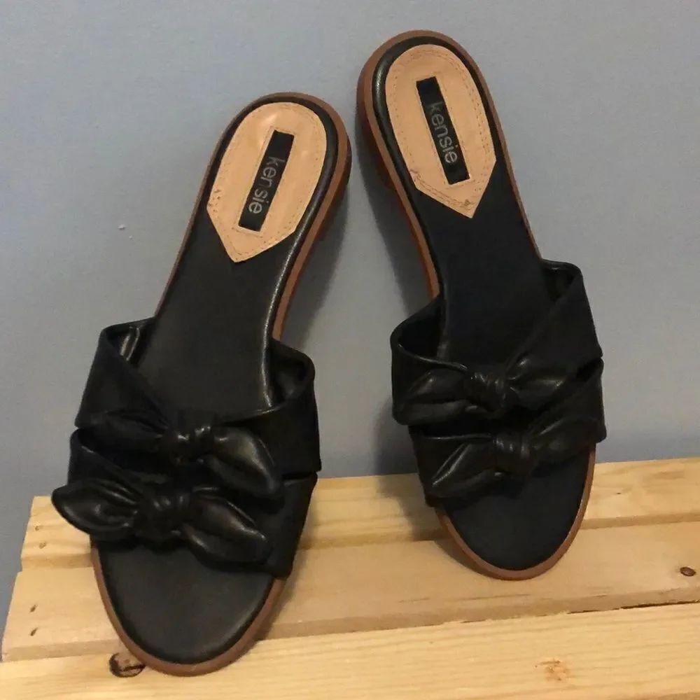 EUC Kensie Black Flat Sandals